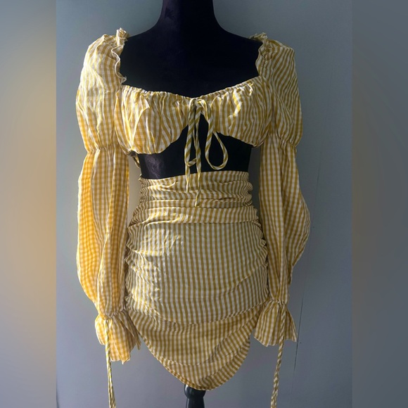 👗 Chartreuse Gingham Cutout ✂️ - Picture 3 of 7